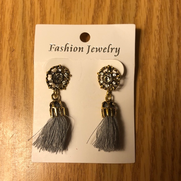 Three pair of totally new earrings - Picture 4 of 4
